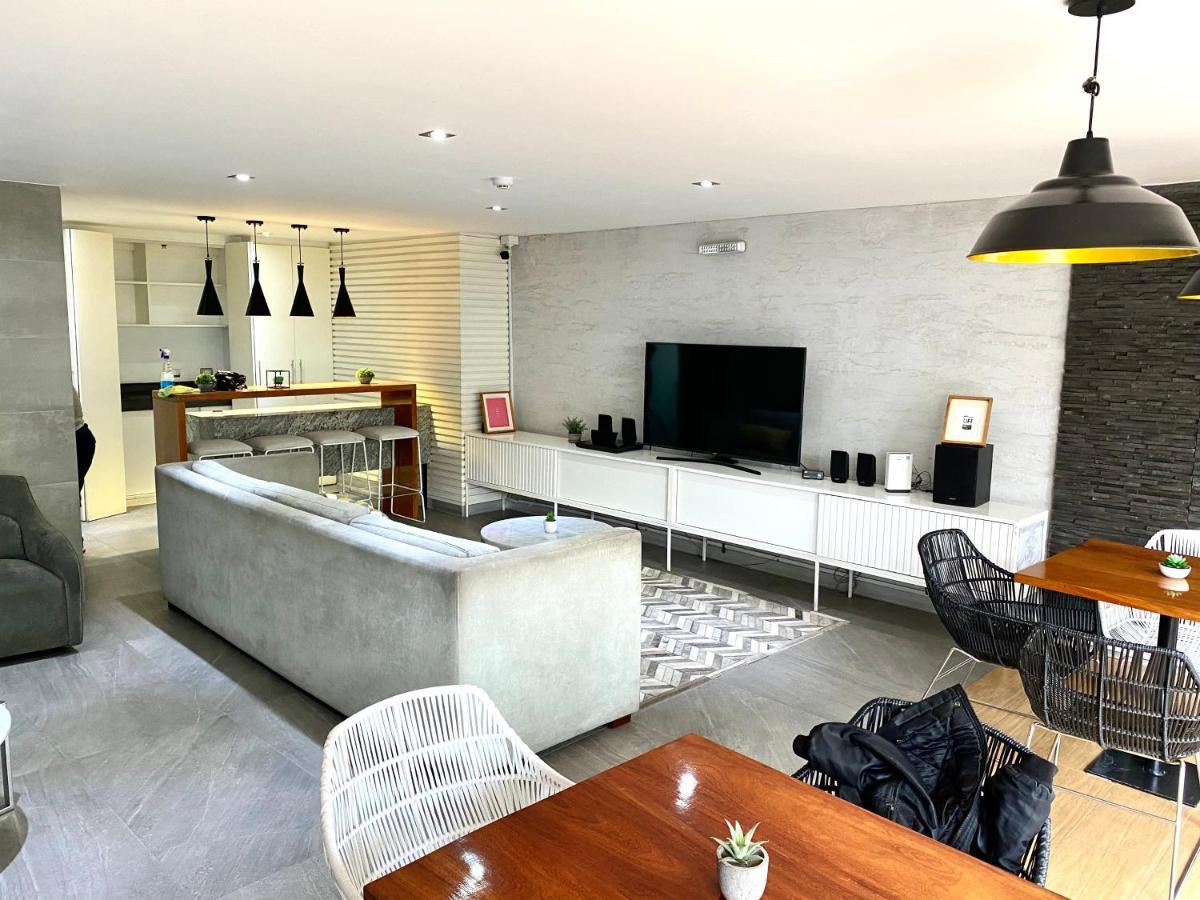 Hermoso Con Piscina Miraflores- Canvas